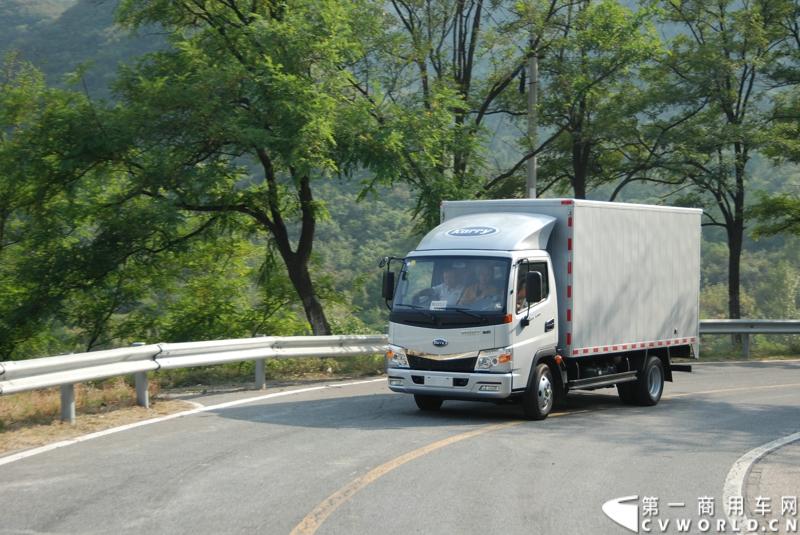 2013年12月13日，以“闯天地，立格局”为主题的开瑞绿卡2014商务年会在成都召开。奇瑞汽车公司领导、开瑞绿卡公司领导及来自全国各地的绿卡经销商、服务商、大客户专用车合作伙伴及部分媒体参加了会议。当日上午，开瑞绿卡2014全系新品亮相。