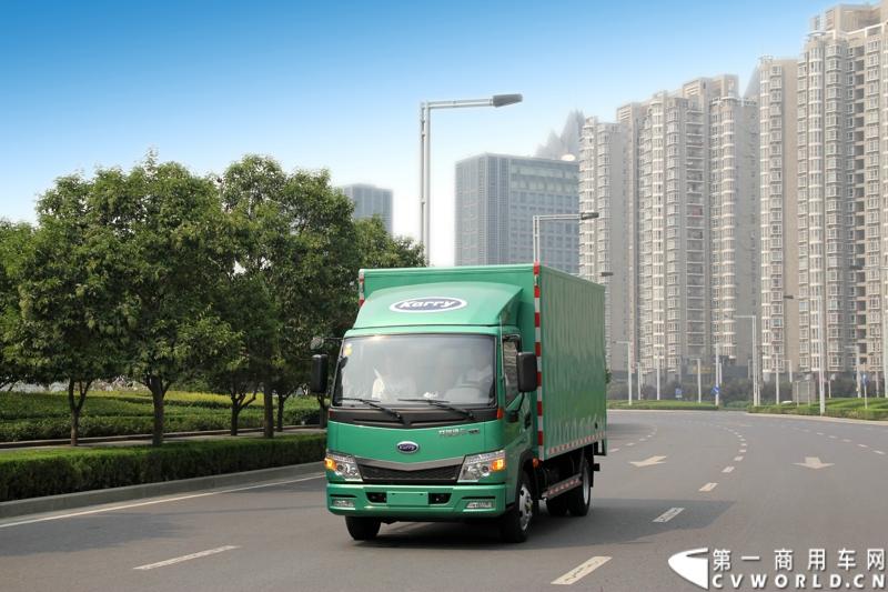 2013年12月13日，以“闯天地，立格局”为主题的开瑞绿卡2014商务年会在成都召开。奇瑞汽车公司领导、开瑞绿卡公司领导及来自全国各地的绿卡经销商、服务商、大客户专用车合作伙伴及部分媒体参加了会议。当日上午，开瑞绿卡2014全系新品亮相。