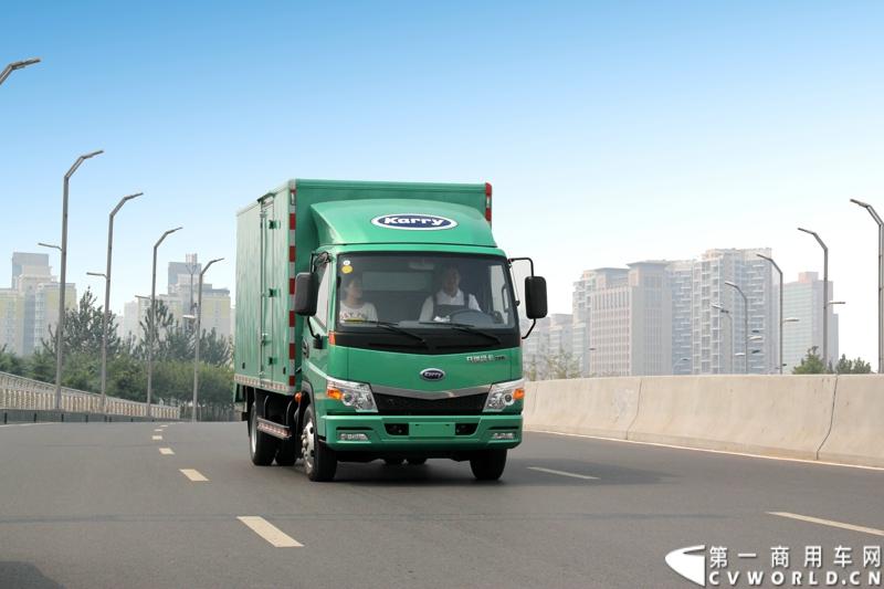 2013年12月13日，以“闯天地，立格局”为主题的开瑞绿卡2014商务年会在成都召开。奇瑞汽车公司领导、开瑞绿卡公司领导及来自全国各地的绿卡经销商、服务商、大客户专用车合作伙伴及部分媒体参加了会议。当日上午，开瑞绿卡2014全系新品亮相。