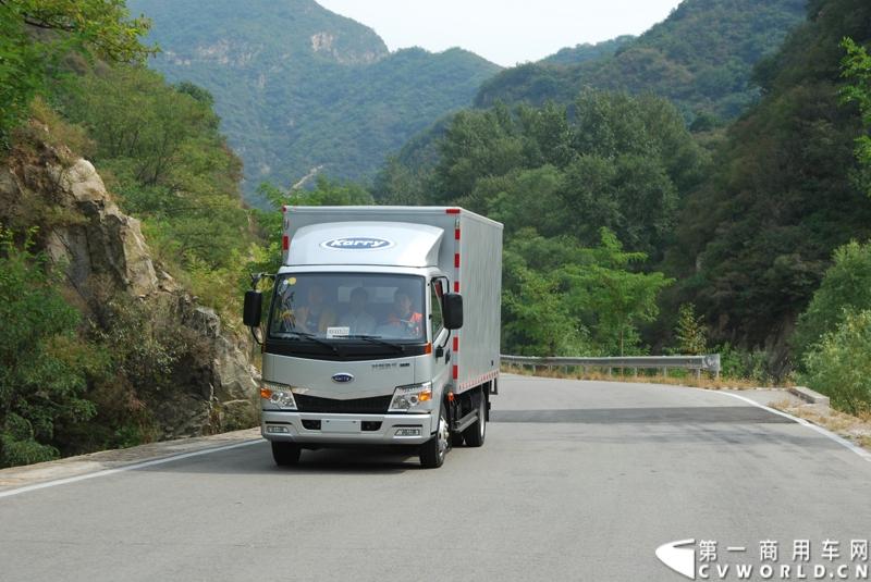 2013年12月13日，以“闯天地，立格局”为主题的开瑞绿卡2014商务年会在成都召开。奇瑞汽车公司领导、开瑞绿卡公司领导及来自全国各地的绿卡经销商、服务商、大客户专用车合作伙伴及部分媒体参加了会议。当日上午，开瑞绿卡2014全系新品亮相。