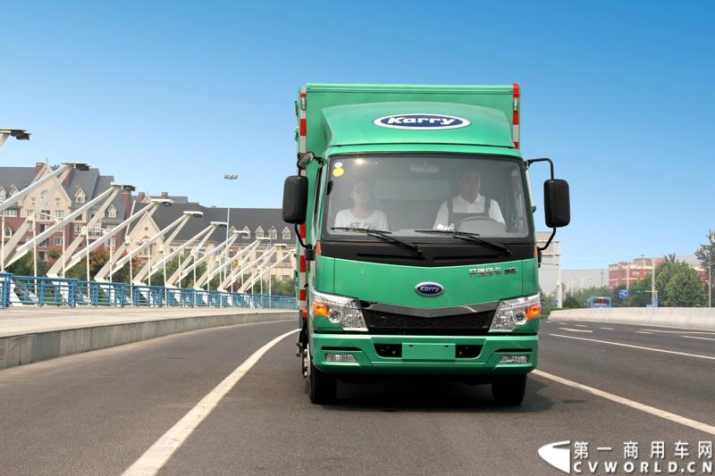 2013年12月13日，以“闯天地，立格局”为主题的开瑞绿卡2014商务年会在成都召开。奇瑞汽车公司领导、开瑞绿卡公司领导及来自全国各地的绿卡经销商、服务商、大客户专用车合作伙伴及部分媒体参加了会议。当日上午，开瑞绿卡2014全系新品亮相。