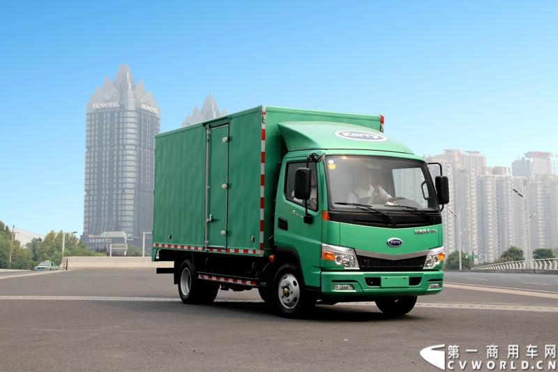 2013年12月13日，以“闯天地，立格局”为主题的开瑞绿卡2014商务年会在成都召开。奇瑞汽车公司领导、开瑞绿卡公司领导及来自全国各地的绿卡经销商、服务商、大客户专用车合作伙伴及部分媒体参加了会议。当日上午，开瑞绿卡2014全系新品亮相。