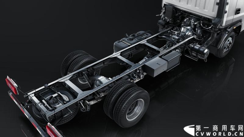 2013年12月13日，以“闯天地，立格局”为主题的开瑞绿卡2014商务年会在成都召开。奇瑞汽车公司领导、开瑞绿卡公司领导及来自全国各地的绿卡经销商、服务商、大客户专用车合作伙伴及部分媒体参加了会议。当日上午，开瑞绿卡2014全系新品亮相。图为karry底盘。