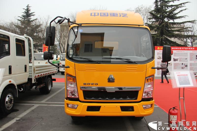 12月17日，中国重汽轻卡事业部在泉城济南隆重举行2014年商务大会。来自中国重汽HOWO轻卡、黄河轻卡、福泺产品经销、服务、配件、改装合作单位、客户代表、金融和投资机构代表以及新闻记者500余人出席了本次大会。图为重汽HOWO SGZ5047XXCZZ4 LED广告车 。