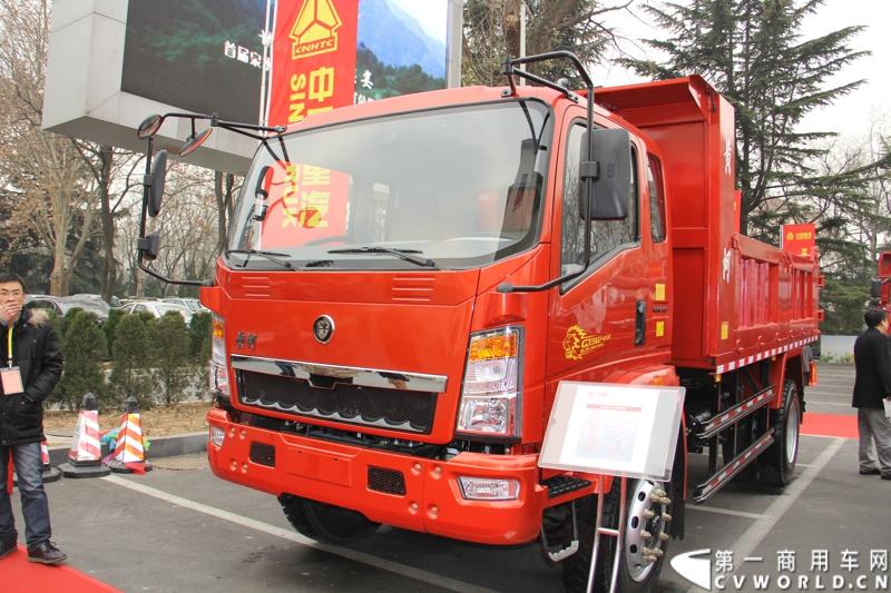 12月17日，中国重汽轻卡事业部在泉城济南隆重举行2014年商务大会。来自中国重汽HOWO轻卡、黄河轻卡、福泺产品经销、服务、配件、改装合作单位、客户代表、金融和投资机构代表以及新闻记者500余人出席了本次大会。图为重汽黄河ZZ3167G4015D1自卸车。