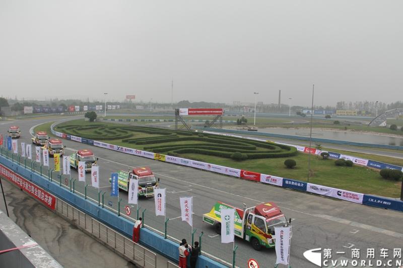 11月3日，2013（第五届）福田奥铃中国勒芒轻卡耐力赛全国总决赛在上海天马赛车场拉开终极对决的大幕。来自全国各大赛区的8支队伍上演了第五届勒芒的巅峰竞技，吉林队最终问鼎2013年福田奥铃中国勒芒赛全国总决赛冠军。本次总决赛也是针对普通卡车司机和物流组织大客户的勒芒嘉年华活动，为不断提升赛事的影响力，赛事组委会精心策划举行了五载勒芒的颁奖盛典，对赛事进行系统回顾，为打造勒芒第二季积聚能量。