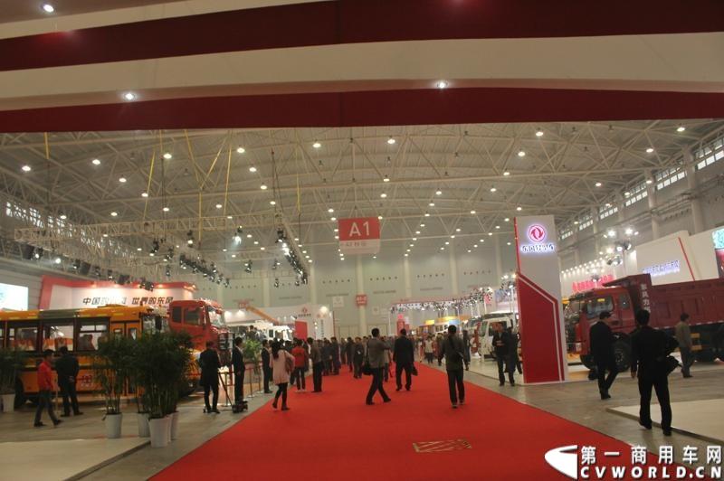 2013中国国际商用车展于10月30日在武汉国际博览中心开幕。本次车展由湖北省人民政府、武汉市人民政府及中国国际贸易促进委员会汽车行业分会主办，一汽解放、东风汽车、中国重汽、北汽福田、陕汽、江淮、安凯、长安汽车、斯堪尼亚、依维柯、广汽日野、上汽依维柯红岩、江铃汽车等国内外参展商参加了本次展会。