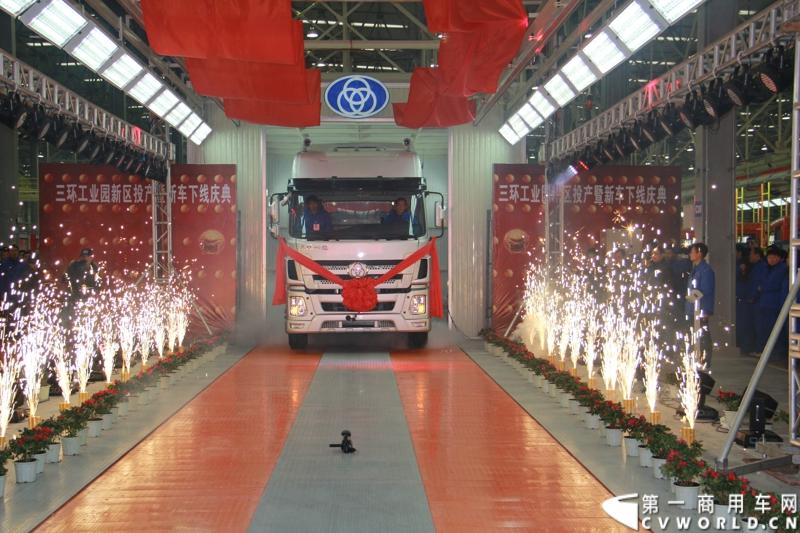 1月12日，湖北三环集团在车城十堰隆重举行三环工业园新区投产暨三环御龙T380新车下线仪式。三环工业园由三环集团投资建设，总投资20亿，按照国内一流整车企业标准设计。刚刚建成投产的一期工程已形成单班3万辆卡车产能，建设完成车身内饰线及总装配线联合厂房。工业园新区的落成将为三环专汽2013年1.5万辆产销的实现，乃至十二五末产销卡车10万辆、销售收入破百亿元的目标奠定坚实基础。