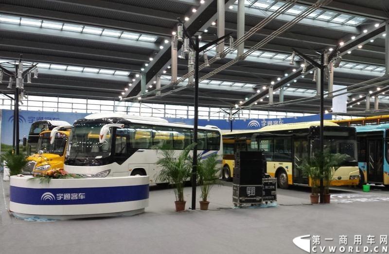 最新数据显示，宇通客车2013全年累计销售客车再次突破5万辆，达到56068辆，同比增长8.47%，产销量继续稳居全球客车制造商首位。