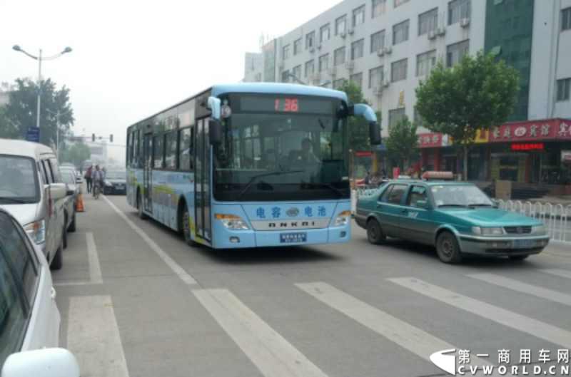 11月18日，财政部、科技部、工信部和发改委确认28个城市或区域为第一批新能源汽车推广应用城市。第一批示范城市包括北京、天津、太原、晋城、大连、上海、宁波、合肥、芜湖、青岛、郑州、新乡、武汉、襄阳、长株潭地区、广州、深圳、海口、成都、重庆、昆明、西安、兰州；河北省城群〔石家庄、唐山等）浙江省城群（杭州、金华等）、福建省城群（福州、厦门等）、江西省城群（南昌、九江等）、广东省城群（佛山、东莞等）