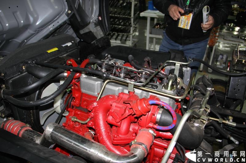 2014年1月12日，云南曲靖，一汽通用汽车第三代解放轻卡主力产品解放S230“公狮”在一汽通用汽车红塔生产基地正式量产下线。该轻卡新品定位中高端，搭载一汽大柴4DC和云内、锡柴等发动机，将与解放F330“速豹”高档轻卡形成高端、中高端搭配，进取城市及城郊物流市场。图为S230公狮搭载的大柴4DC国四发动机。