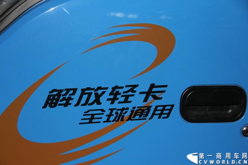 2014年1月12日，云南曲靖，一汽通用汽车第三代解放轻卡主力产品解放S230“公狮”在一汽通用汽车红塔生产基地正式量产下线。该轻卡新品定位中高端，搭载一汽大柴4DC和云内、锡柴等发动机，将与解放F330“速豹”高档轻卡形成高端、中高端搭配，进取城市及城郊物流市场。解放轻卡，全球通用。