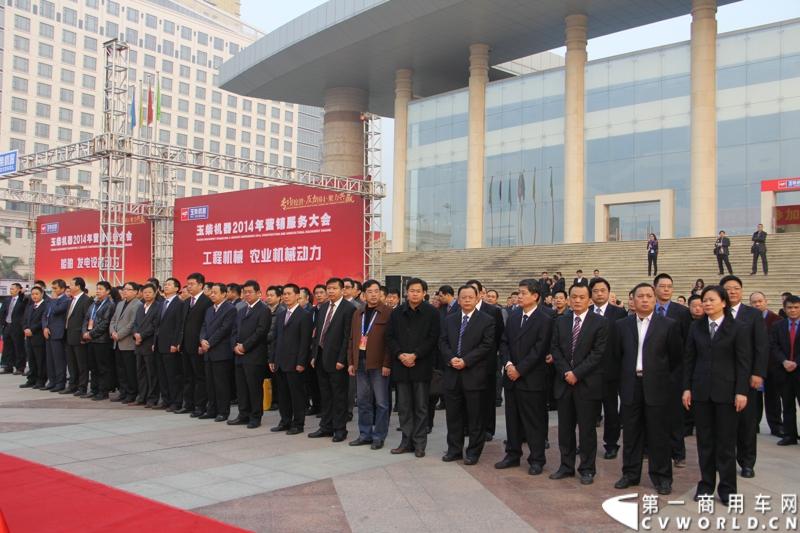1月18日，玉柴在广西南宁举行2014年新产品发布会，发布了8款新产品，玉柴集团董事局主席晏平、玉柴股份总经理吴其伟，以及160多名来自全国各地的OEM厂家、主机配套厂家、玉柴船电经销商出席了发布会。图为玉柴2014新产品投放发布会现场。