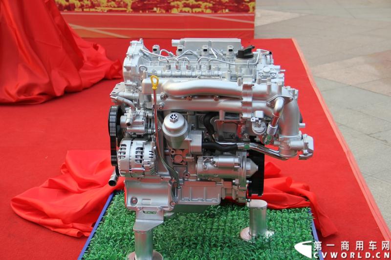 1月18日，玉柴在广西南宁举行2014年新产品发布会，发布了8款新产品，玉柴集团董事局主席晏平、玉柴股份总经理吴其伟，以及160多名来自全国各地的OEM厂家、主机配套厂家、玉柴船电经销商出席了发布会。图为玉柴YC4D20-50国五柴油发动机新品发布。