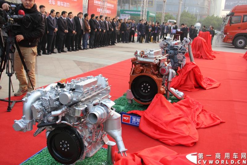 1月18日，玉柴在广西南宁举行2014年新产品发布会，发布了8款新产品，玉柴集团董事局主席晏平、玉柴股份总经理吴其伟，以及160多名来自全国各地的OEM厂家、主机配套厂家、玉柴船电经销商出席了发布会。图为玉柴2014新品。