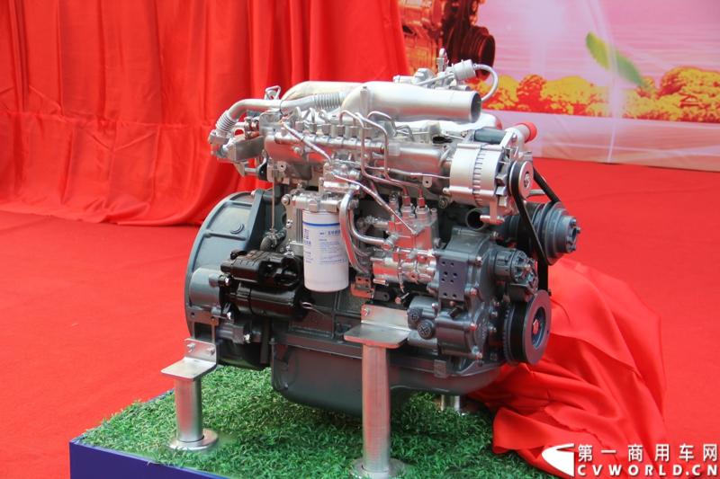 1月18日，玉柴在广西南宁举行2014年新产品发布会，发布了8款新产品，玉柴集团董事局主席晏平、玉柴股份总经理吴其伟，以及160多名来自全国各地的OEM厂家、主机配套厂家、玉柴船电经销商出席了发布会。图为玉柴YC4E160-48系列柴油发动机新品发布。