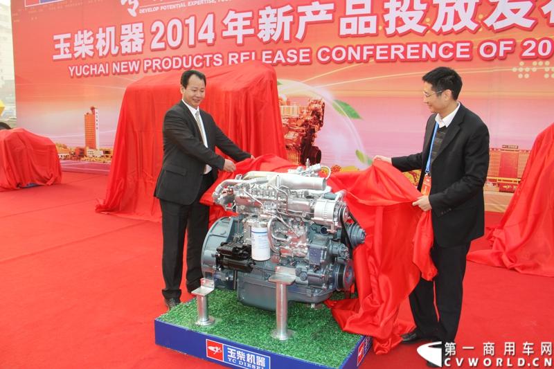 1月18日，玉柴在广西南宁举行2014年新产品发布会，发布了8款新产品，玉柴集团董事局主席晏平、玉柴股份总经理吴其伟，以及160多名来自全国各地的OEM厂家、主机配套厂家、玉柴船电经销商出席了发布会。图为玉柴YC4E160-48系列柴油发动机新品发布。