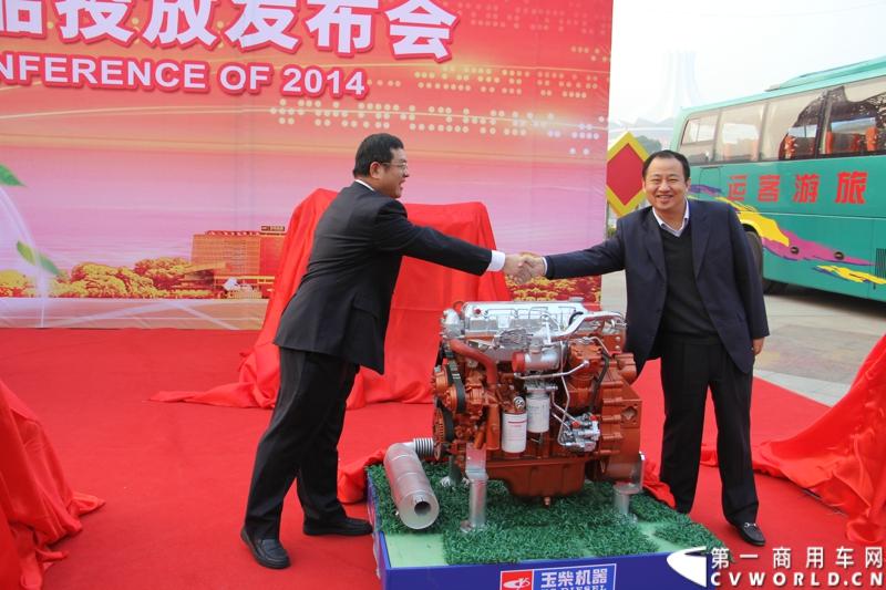 1月18日，玉柴在广西南宁举行2014年新产品发布会，发布了8款新产品，玉柴集团董事局主席晏平、玉柴股份总经理吴其伟，以及160多名来自全国各地的OEM厂家、主机配套厂家、玉柴船电经销商出席了发布会。图为玉柴YC4S150-48系列柴油机新品发布。