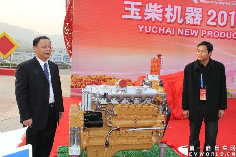1月18日，玉柴在广西南宁举行2014年新产品发布会，发布了8款新产品，玉柴集团董事局主席晏平、玉柴股份总经理吴其伟，以及160多名来自全国各地的OEM厂家、主机配套厂家、玉柴船电经销商出席了发布会。图为玉柴YC6CL1035L-C20系列柴油发动机新品发布。