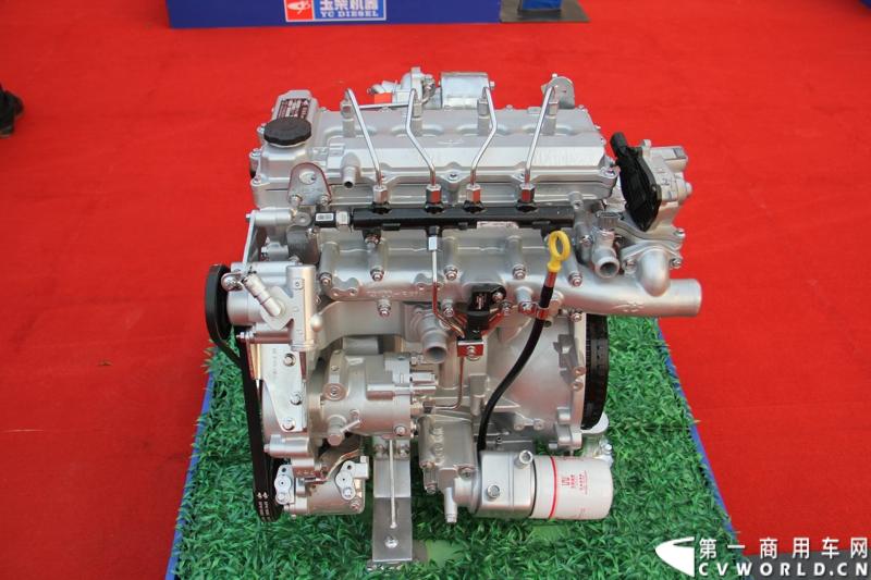 1月18日，玉柴在广西南宁举行2014年新产品发布会，发布了8款新产品，玉柴集团董事局主席晏平、玉柴股份总经理吴其伟，以及160多名来自全国各地的OEM厂家、主机配套厂家、玉柴船电经销商出席了发布会。图为玉柴YC4W小排量柴油国四发动机。