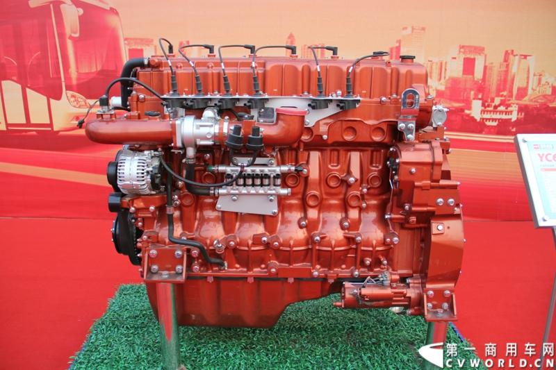 1月18日，玉柴在广西南宁举行2014年新产品发布会，发布了8款新产品，玉柴集团董事局主席晏平、玉柴股份总经理吴其伟，以及160多名来自全国各地的OEM厂家、主机配套厂家、玉柴船电经销商出席了发布会。图为玉柴YC6K系列国5天然气发动机。