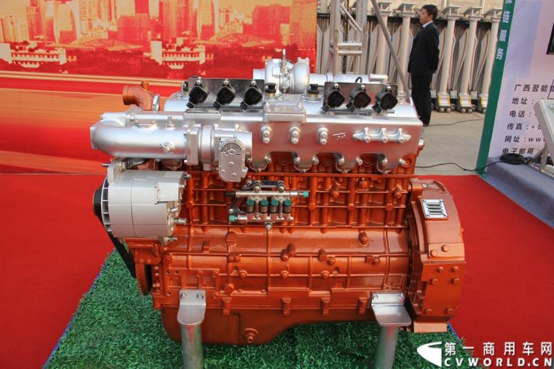 1月18日，玉柴在广西南宁举行2014年新产品发布会，发布了8款新产品，玉柴集团董事局主席晏平、玉柴股份总经理吴其伟，以及160多名来自全国各地的OEM厂家、主机配套厂家、玉柴船电经销商出席了发布会。图为玉柴YC6L系列国5天然气发动机。