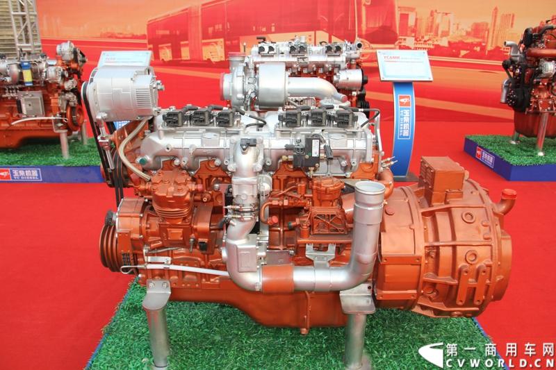 1月18日，玉柴在广西南宁举行2014年新产品发布会，发布了8款新产品，玉柴集团董事局主席晏平、玉柴股份总经理吴其伟，以及160多名来自全国各地的OEM厂家、主机配套厂家、玉柴船电经销商出席了发布会。图为玉柴第二代混合动力系统总成。