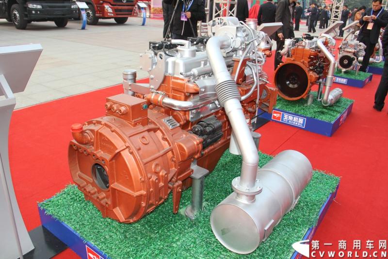 1月18日，玉柴在广西南宁举行2014年新产品发布会，发布了8款新产品，玉柴集团董事局主席晏平、玉柴股份总经理吴其伟，以及160多名来自全国各地的OEM厂家、主机配套厂家、玉柴船电经销商出席了发布会。图为玉柴第二代混合动力系统总成。