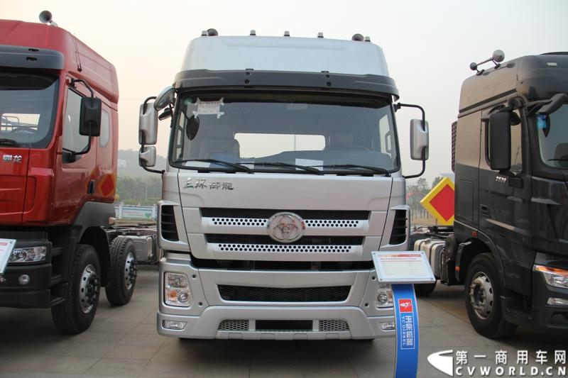 1月18日，玉柴在广西南宁举行2014年新产品发布会，发布了8款新产品，玉柴集团董事局主席晏平、玉柴股份总经理吴其伟，以及160多名来自全国各地的OEM厂家、主机配套厂家、玉柴船电经销商出席了发布会。图为搭载玉柴D4G1L-80发动机的玉柴专用汽车NZ5022ZXX车厢可卸式垃圾车。