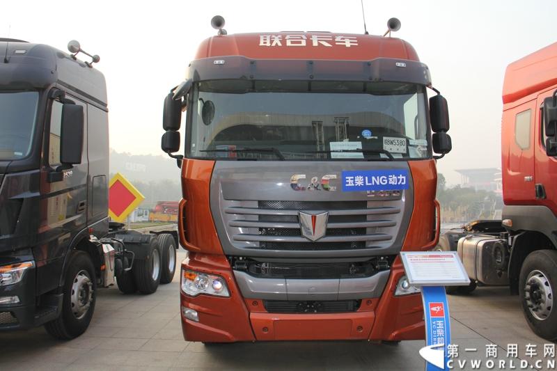1月18日，玉柴在广西南宁举行2014年新产品发布会，发布了8款新产品，玉柴集团董事局主席晏平、玉柴股份总经理吴其伟，以及160多名来自全国各地的OEM厂家、主机配套厂家、玉柴船电经销商出席了发布会。图为搭载玉柴LNG YC6K发动机的联合卡车SQR4252N6ZT4。