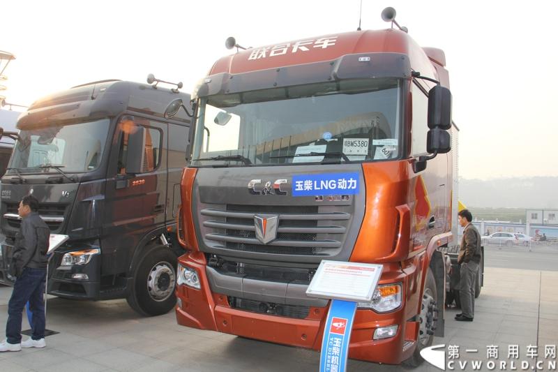1月18日，玉柴在广西南宁举行2014年新产品发布会，发布了8款新产品，玉柴集团董事局主席晏平、玉柴股份总经理吴其伟，以及160多名来自全国各地的OEM厂家、主机配套厂家、玉柴船电经销商出席了发布会。图为搭载玉柴LNG YC6K发动机的联合卡车SQR4252N6ZT4。