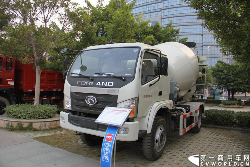 1月18日，玉柴在广西南宁举行2014年新产品发布会，发布了8款新产品，玉柴集团董事局主席晏平、玉柴股份总经理吴其伟，以及160多名来自全国各地的OEM厂家、主机配套厂家、玉柴船电经销商出席了发布会。图为搭载玉柴YC4D发动机的时代汽车搅拌车。