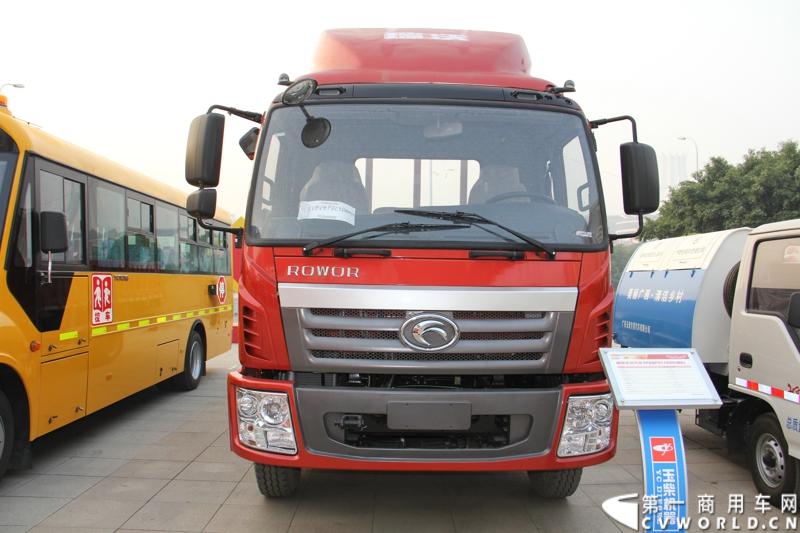 1月18日，玉柴在广西南宁举行2014年新产品发布会，发布了8款新产品，玉柴集团董事局主席晏平、玉柴股份总经理吴其伟，以及160多名来自全国各地的OEM厂家、主机配套厂家、玉柴船电经销商出席了发布会。图为搭载玉柴YC4EG160-40发动机的福田瑞沃载货车。