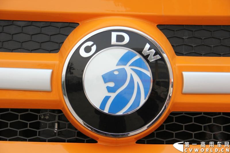 1月18日，玉柴在广西南宁举行2014年新产品发布会，发布了8款新产品，玉柴集团董事局主席晏平、玉柴股份总经理吴其伟，以及160多名来自全国各地的OEM厂家、主机配套厂家、玉柴船电经销商出席了发布会。图为搭载玉柴YC6A270-40发动机的成都王牌CDW3317A1S4。