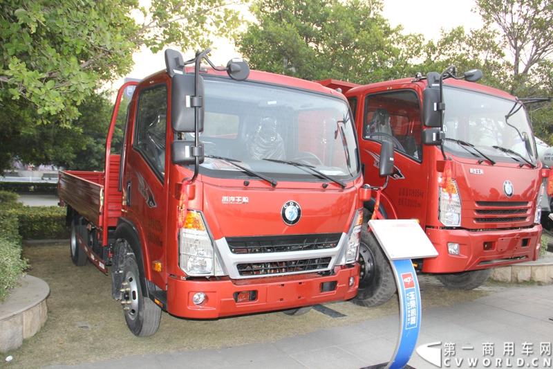 1月18日，玉柴在广西南宁举行2014年新产品发布会，发布了8款新产品，玉柴集团董事局主席晏平、玉柴股份总经理吴其伟，以及160多名来自全国各地的OEM厂家、主机配套厂家、玉柴船电经销商出席了发布会。图为搭载玉柴发动机的成都王牌卡车。