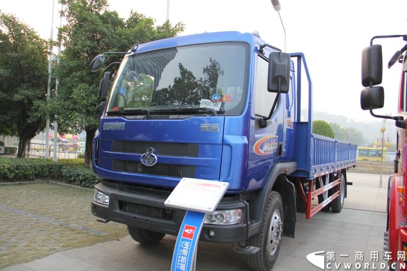 1月18日，玉柴在广西南宁举行2014年新产品发布会，发布了8款新产品，玉柴集团董事局主席晏平、玉柴股份总经理吴其伟，以及160多名来自全国各地的OEM厂家、主机配套厂家、玉柴船电经销商出席了发布会。图为搭载玉柴发动机的东风柳汽乘龙卡车。