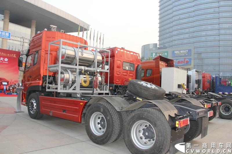 1月18日，玉柴在广西南宁举行2014年新产品发布会，发布了8款新产品，玉柴集团董事局主席晏平、玉柴股份总经理吴其伟，以及160多名来自全国各地的OEM厂家、主机配套厂家、玉柴船电经销商出席了发布会。图为搭载玉柴发动机的东风柳汽乘龙卡车。