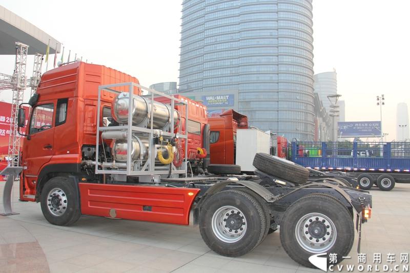 1月18日，玉柴在广西南宁举行2014年新产品发布会，发布了8款新产品，玉柴集团董事局主席晏平、玉柴股份总经理吴其伟，以及160多名来自全国各地的OEM厂家、主机配套厂家、玉柴船电经销商出席了发布会。图为搭载玉柴发动机的东风柳汽乘龙卡车。