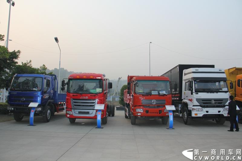 1月18日，玉柴在广西南宁举行2014年新产品发布会，发布了8款新产品，玉柴集团董事局主席晏平、玉柴股份总经理吴其伟，以及160多名来自全国各地的OEM厂家、主机配套厂家、玉柴船电经销商出席了发布会。图为搭载玉柴发动机的东风柳汽乘龙卡车。