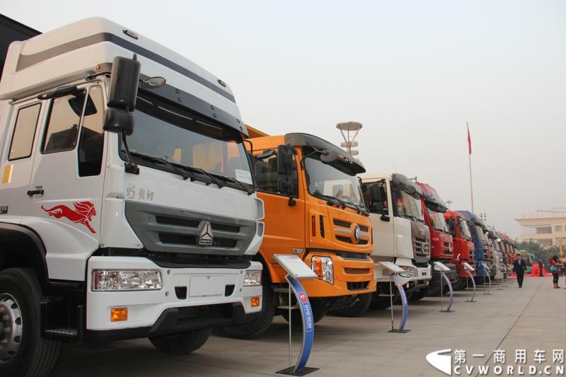 1月18日，玉柴在广西南宁举行2014年新产品发布会，发布了8款新产品，玉柴集团董事局主席晏平、玉柴股份总经理吴其伟，以及160多名来自全国各地的OEM厂家、主机配套厂家、玉柴船电经销商出席了发布会。图为搭载玉柴发动机的东风柳汽乘龙卡车。