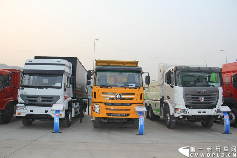 1月18日，玉柴在广西南宁举行2014年新产品发布会，发布了8款新产品，玉柴集团董事局主席晏平、玉柴股份总经理吴其伟，以及160多名来自全国各地的OEM厂家、主机配套厂家、玉柴船电经销商出席了发布会。图为搭载玉柴发动机的东风柳汽乘龙卡车。