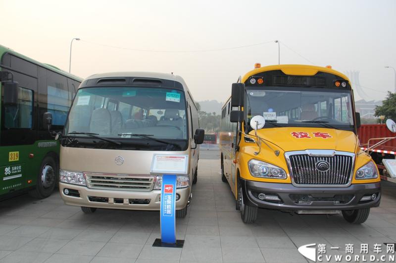 1月18日，玉柴在广西南宁举行2014年新产品发布会，发布了8款新产品，玉柴集团董事局主席晏平、玉柴股份总经理吴其伟，以及160多名来自全国各地的OEM厂家、主机配套厂家、玉柴船电经销商出席了发布会。图为搭载玉柴发动机的各类客车车辆。