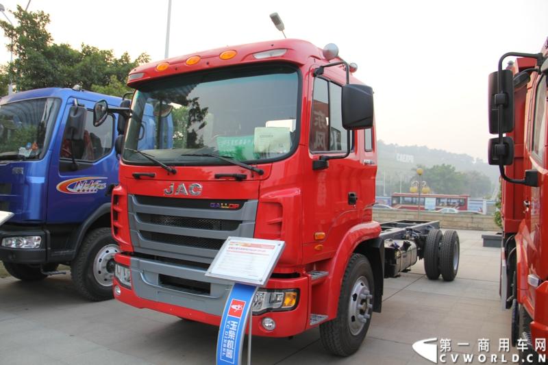 1月18日，玉柴在广西南宁举行2014年新产品发布会，发布了8款新产品，玉柴集团董事局主席晏平、玉柴股份总经理吴其伟，以及160多名来自全国各地的OEM厂家、主机配套厂家、玉柴船电经销商出席了发布会。图为搭载玉柴发动机的江淮格尔发载货车底盘。