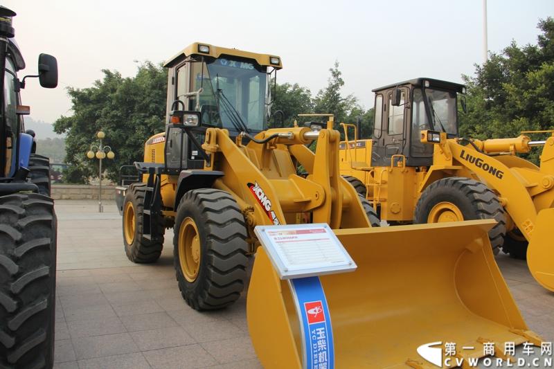 1月18日，玉柴在广西南宁举行2014年新产品发布会，发布了8款新产品，玉柴集团董事局主席晏平、玉柴股份总经理吴其伟，以及160多名来自全国各地的OEM厂家、主机配套厂家、玉柴船电经销商出席了发布会。图为搭载玉柴发动机的挖掘机。