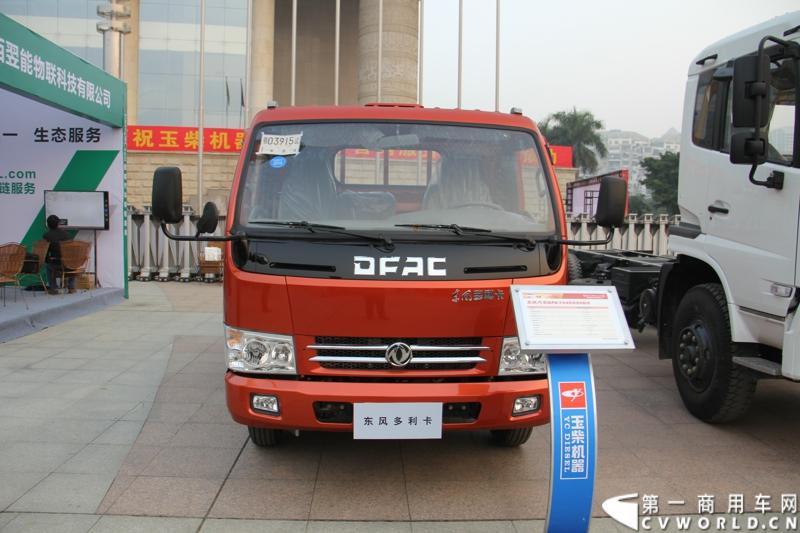 1月18日，玉柴在广西南宁举行2014年新产品发布会，发布了8款新产品，玉柴集团董事局主席晏平、玉柴股份总经理吴其伟，以及160多名来自全国各地的OEM厂家、主机配套厂家、玉柴船电经销商出席了发布会。图为搭载玉柴轻型机的东风多利卡DFA1040S20D5。