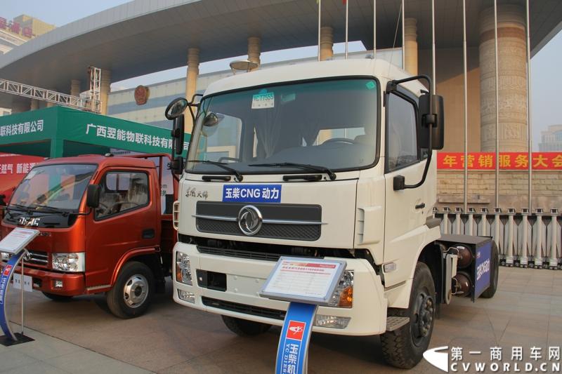 1月18日，玉柴在广西南宁举行2014年新产品发布会，发布了8款新产品，玉柴集团董事局主席晏平、玉柴股份总经理吴其伟，以及160多名来自全国各地的OEM厂家、主机配套厂家、玉柴船电经销商出席了发布会。图为搭载玉柴天然气发动机的湖北专用汽车EQ1160GD5N。