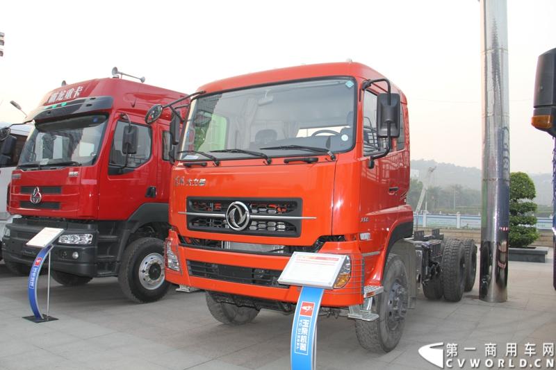 1月18日，玉柴在广西南宁举行2014年新产品发布会，发布了8款新产品，玉柴集团董事局主席晏平、玉柴股份总经理吴其伟，以及160多名来自全国各地的OEM厂家、主机配套厂家、玉柴船电经销商出席了发布会。图为搭载玉柴重机的东风大力神工程车。