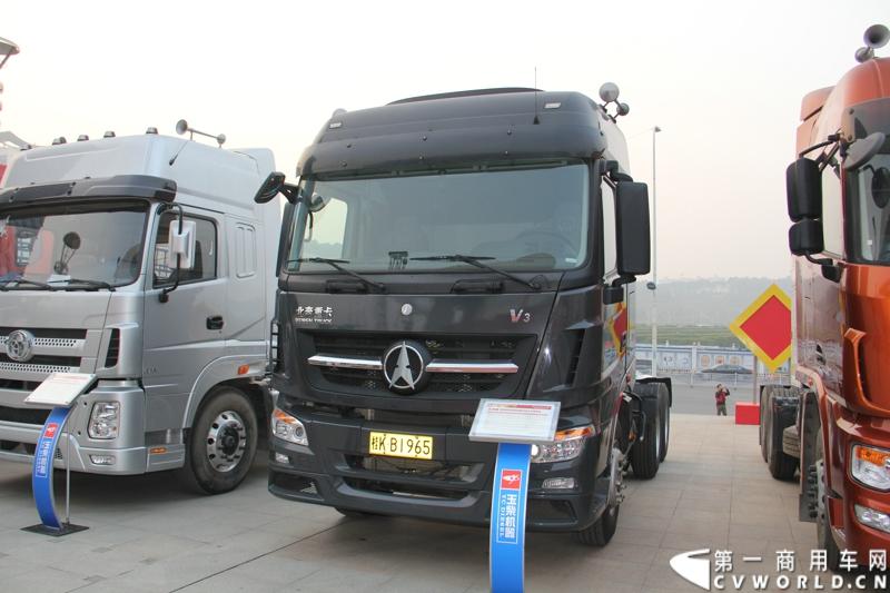 1月18日，玉柴在广西南宁举行2014年新产品发布会，发布了8款新产品，玉柴集团董事局主席晏平、玉柴股份总经理吴其伟，以及160多名来自全国各地的OEM厂家、主机配套厂家、玉柴船电经销商出席了发布会。图为搭载玉柴重机的北奔V3重卡。