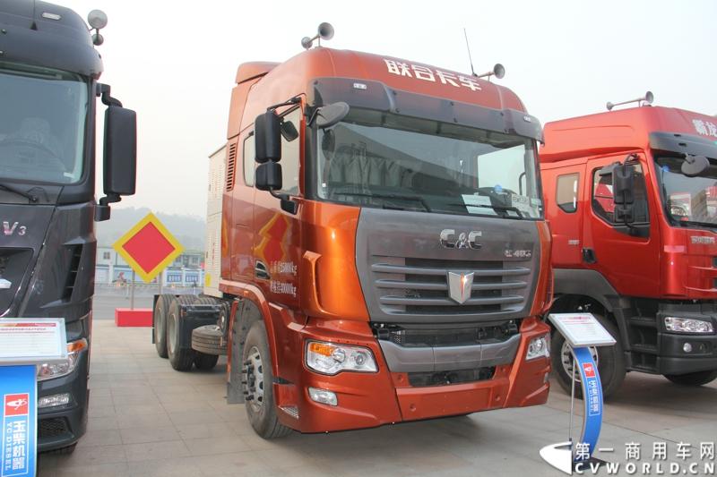 1月18日，玉柴在广西南宁举行2014年新产品发布会，发布了8款新产品，玉柴集团董事局主席晏平、玉柴股份总经理吴其伟，以及160多名来自全国各地的OEM厂家、主机配套厂家、玉柴船电经销商出席了发布会。图为搭载玉柴重机的联合卡车。