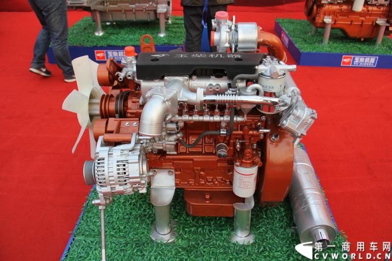 1月18日，玉柴在广西南宁举行2014年新产品发布会，发布了8款新产品，玉柴集团董事局主席晏平、玉柴股份总经理吴其伟，以及160多名来自全国各地的OEM厂家、主机配套厂家、玉柴船电经销商出席了发布会。图为玉柴YC4FA系列柴油发动机。